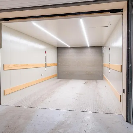 Brand New Two #34 With Free Secure Parking In The Center Apartment