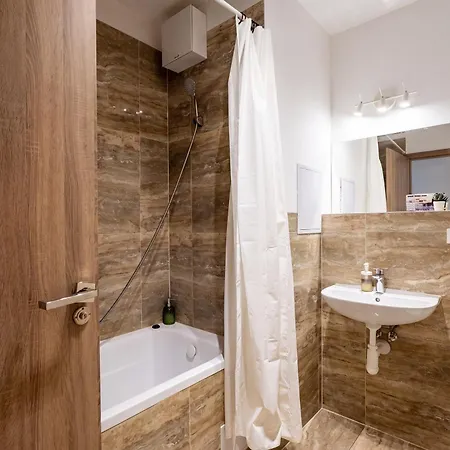 Brand New Two #34 With Free Secure Parking In The Center Апартаменты Прага