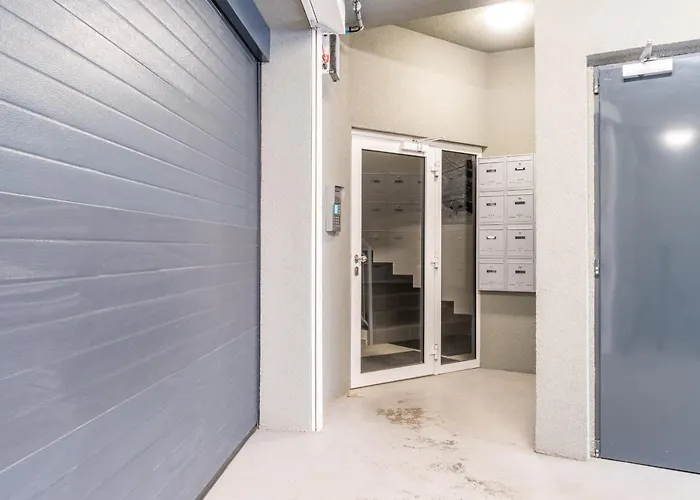 Lägenhet Brand New Two #34 With Free Secure Parking In The Center *